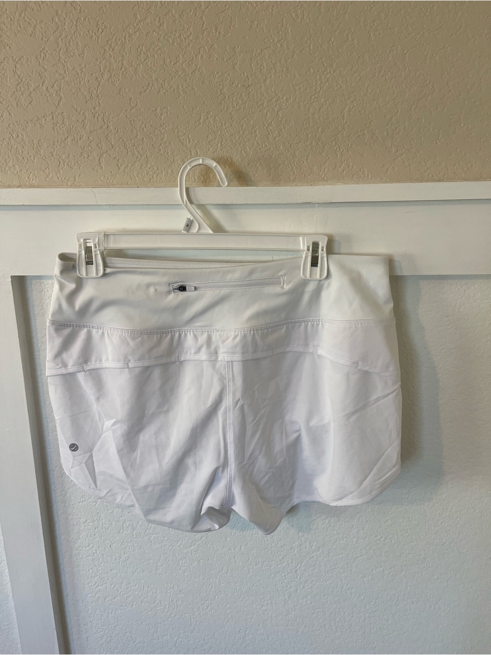 CRZ Yoga Women's Medium 8/10 Sport Shorts NWT - Picture 3 of 8
